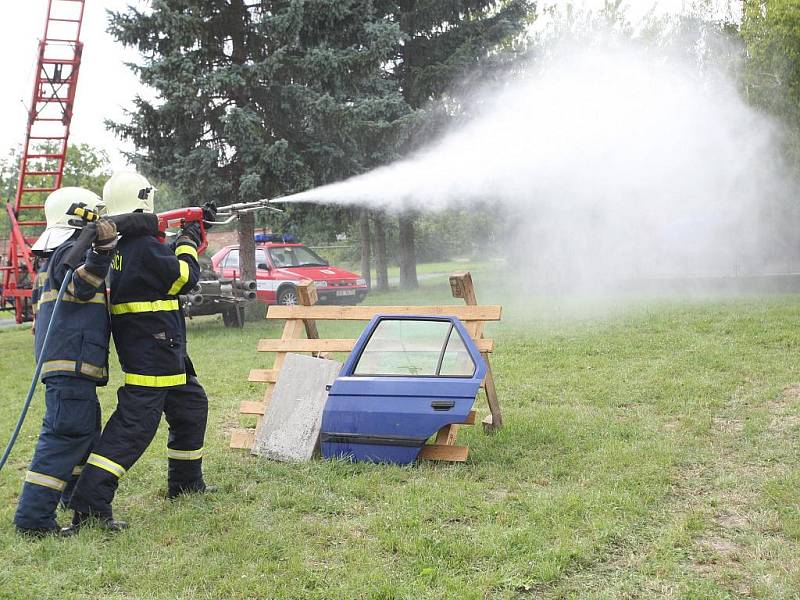 Oslavy sto dvacátého výročí založení sdružení moutnických dobrovolných hasičů.