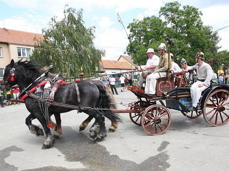 Oslavy sto dvacátého výročí založení sdružení moutnických dobrovolných hasičů.