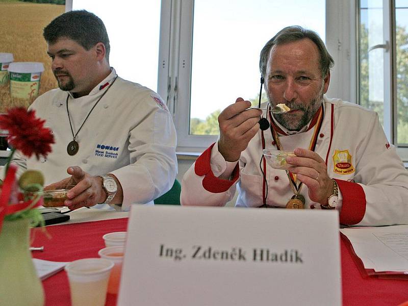 Kuchařky devíti brněnských školních jídelen v úterý soutěžily v přípravě nejlepšího oběda.
