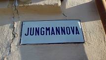 Jungmannova ulice v Tišnově, kde v jednom z rodinných domů došlo k útoku nožem