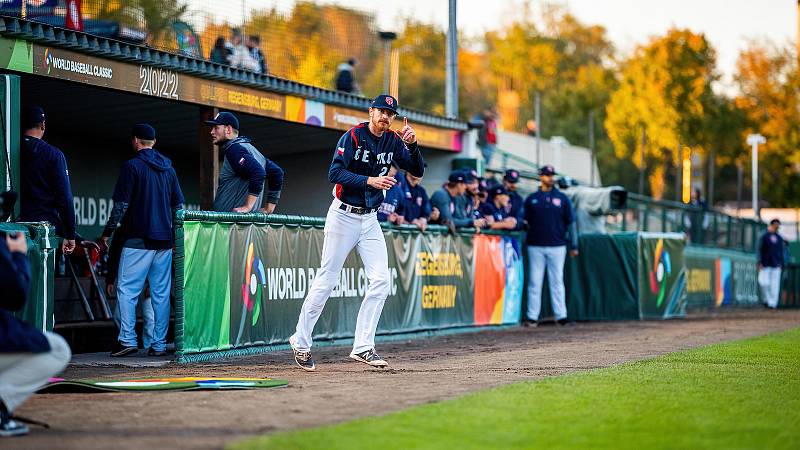 Jakub Hajtmar (s číslem 2) pomohl české reprezentaci k senzační kvalifikaci na WBC.