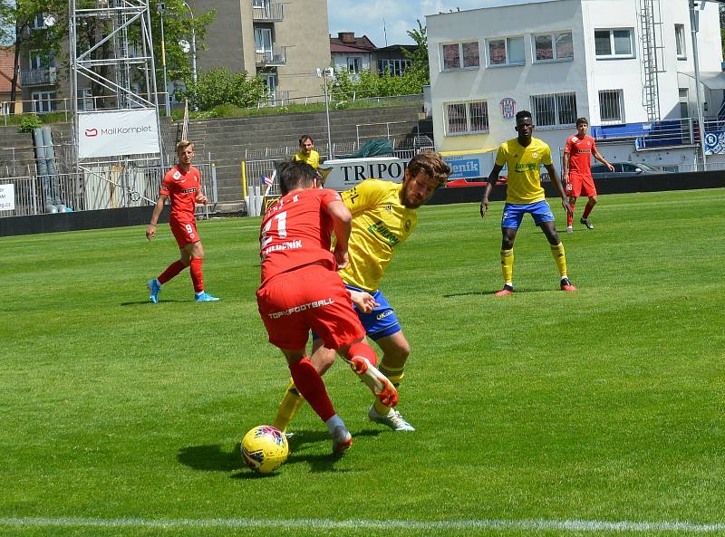 Fotbalisté Zbrojovky  v posledním přípravném utkání před opětovným zahájením druhé ligy podlehli Zlínu 0:5.