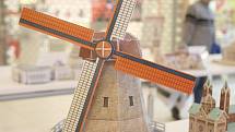 Výstava modelů v brněnském nákupním centru Avion přebližuje osmdesát známých staveb ze čtyř kontinentů.