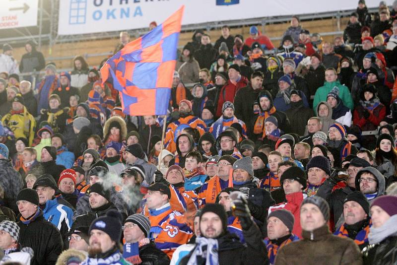 Hokejisté brněnské Techniky v neděli večer porazili v druholigovém souboji skupiny Východ pod širým nebem rivala z Hodonína 1:0. Divácký rekord ale nepadl.