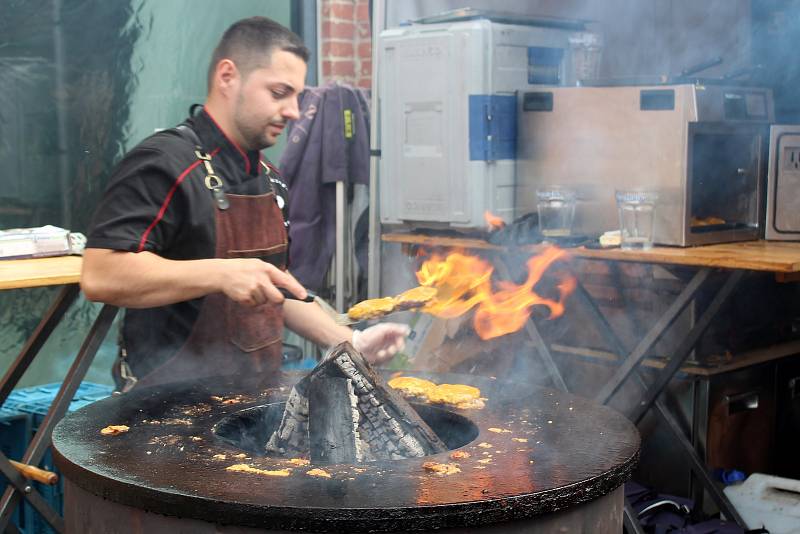 V neděli pokračoval v Brně Burger Street Festival u Galerie Vaňkovka.