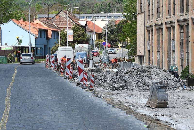 Oprava Obřanského mostu přes řeku Svitavu.