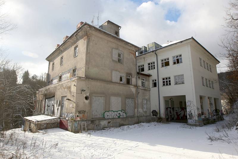 Bývalá léčebna dlouhodobě nemocných poblíž vlakové stanice Babice nad Svitavou.