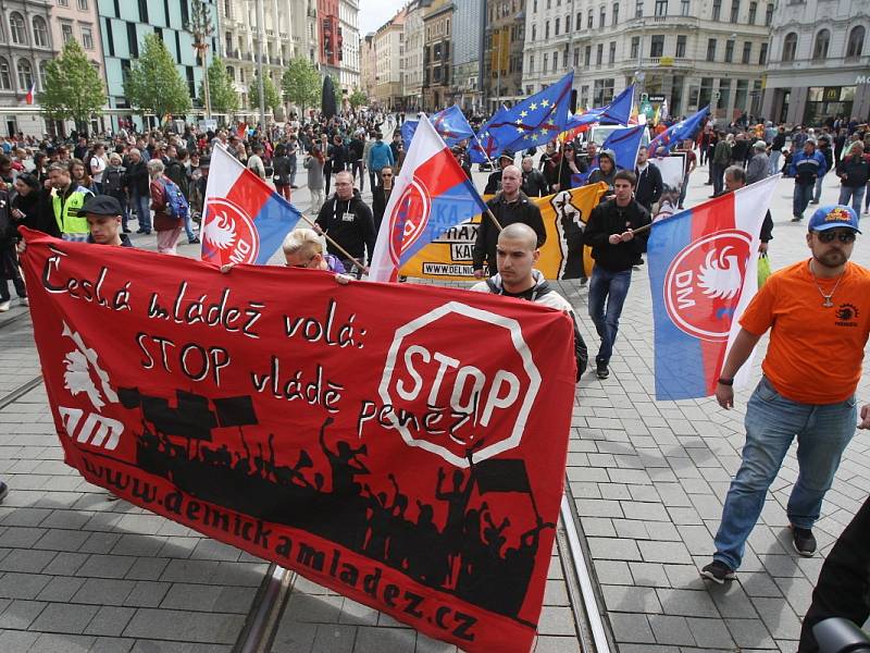 Prvomájový pochod příznivců extrémní pravice v Brně a jejich odpůrci organizovaní pod iniciativou Brno blokuje.