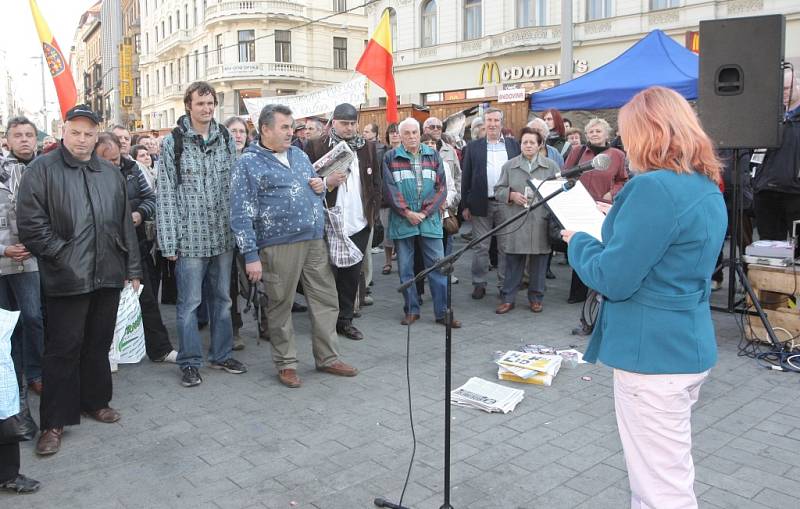 Demonstrace proti vládě v centru Brna.