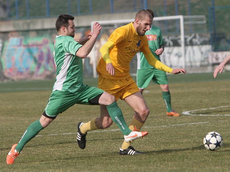 Moravská Slavia (ve žlutém) porazila v souboji týmů usilujících o postup do divize Bohunice 1:0.