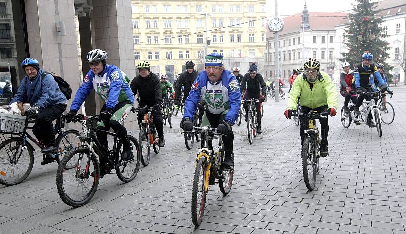 Tradiční novoroční vyjížďka z centra města na Brněnskou přehradu.