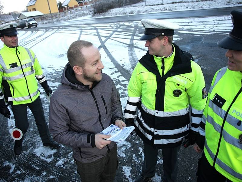 Policisté kontrolovali v Čebíně zimní gumy.