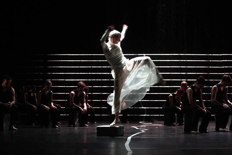 Choreografie na symfonii Henryka Goreckého odkazující k holocaustu. 