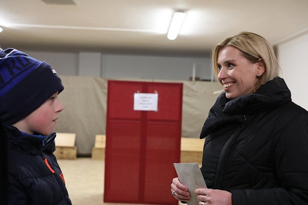 Danuše Nerudová volí v prvním kole prezidentských voleb.