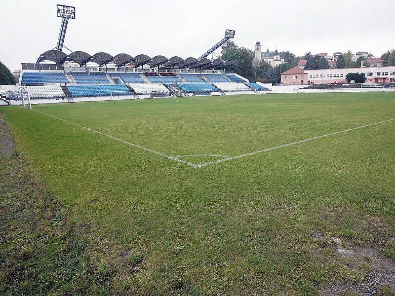 ZAŠLÁ SLÁVA. Strůjce někdejšího drnovického zázraku Jana Gottvalda mrzí, že stadion v současné době chátrá.