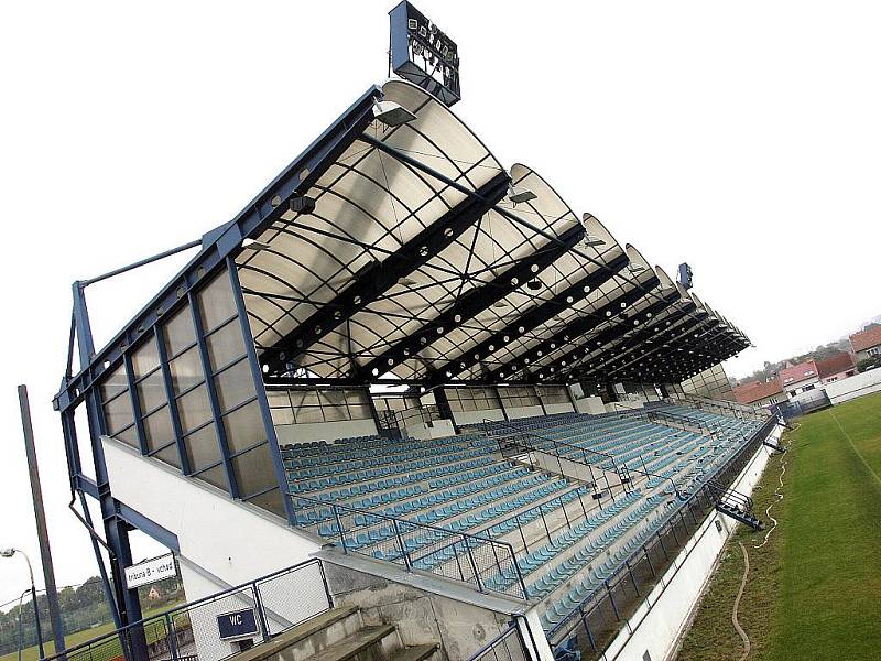 ZAŠLÁ SLÁVA. Strůjce někdejšího drnovického zázraku Jana Gottvalda mrzí, že stadion v současné době chátrá.