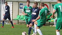 V utkání 22. kola fotbalové divize D prohrála Dosta Bystrc-Kníničky (zelené dresy) s FK Blansko 0:7.