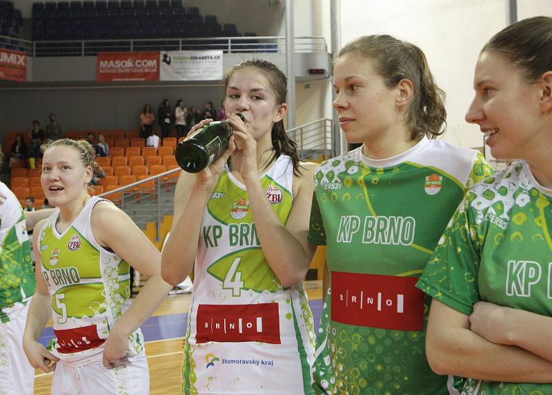 Basketbalistky Králova Pole vyhrály Středoevropskou ligu CEWL a v pětapadesátileté historii klubu získaly první zlaté medaile. V nedělním finále zdolal brněnský celek slovenské Piešťany 65:53.