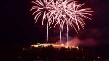 Oblohu nad Špilberkem v sobotu prozářil závěrečný nesoutěžní ohňostroj festivalu Ignis Brunensis. Podívaná nesla název Nebe na zemi podle slov známé skladby Jaroslava Ježka.