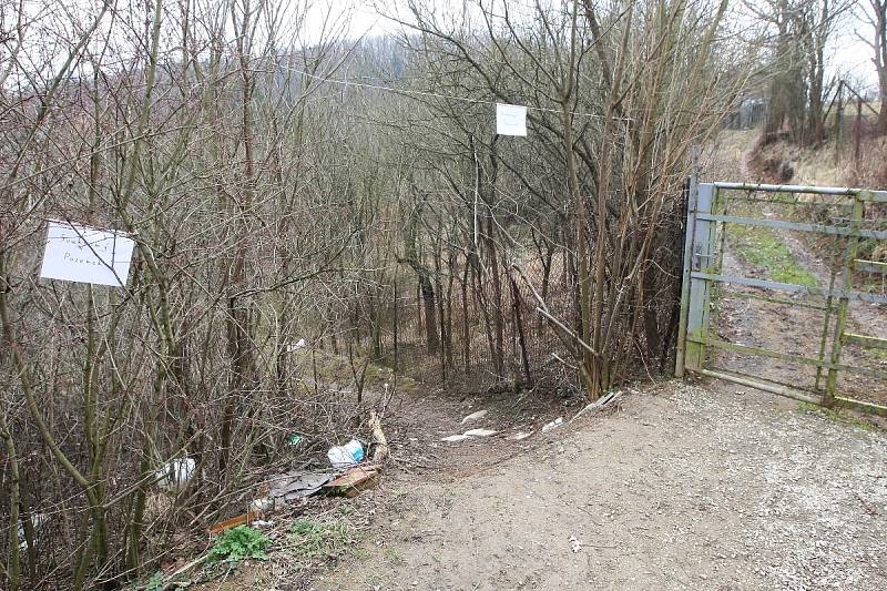 Pěšinu nedaleko potoka Vrbovec využívala léta řada lidí, aby se dostala ke stejnojmennému potoku. 