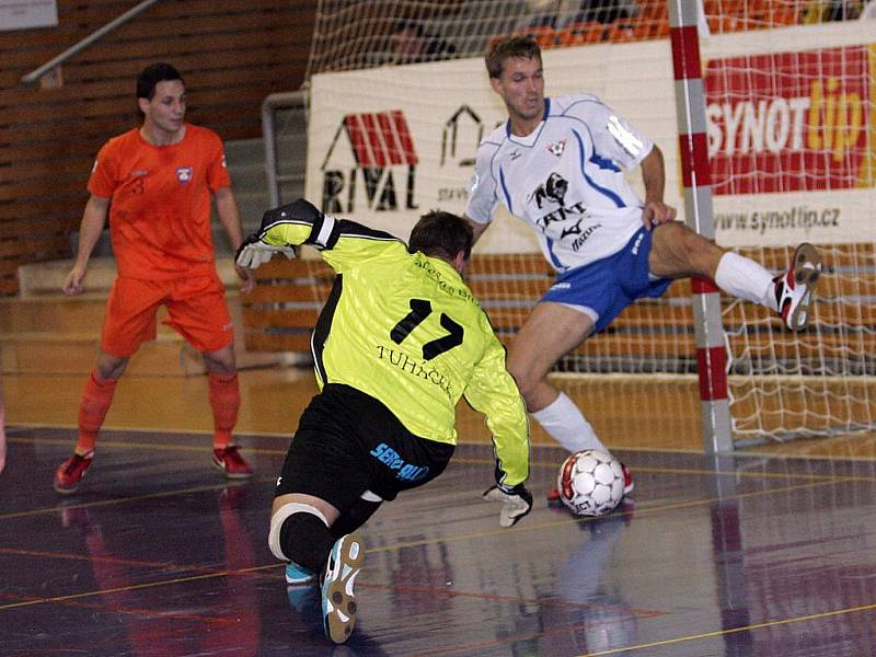 Prvoligové futsalové derby: Tango (v oranžovém) vs. Helas