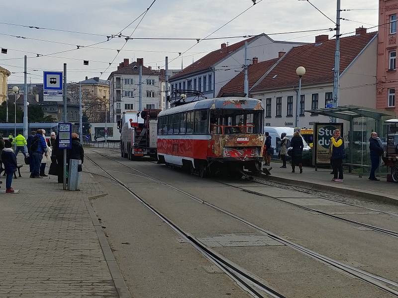 Poškozené tramvaje po nehodě, která se stala v pondělí ráno v brněnské Křížové ulici.