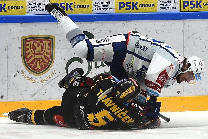 Brno 26.1.2020 - domácí HC Kometa Brno v bílém (Martin Zaťovič) proti HC Litvínov (Michal Trávníček)