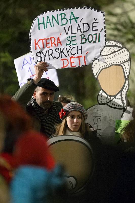 Demonstrace za přijetí syrských uprchlíků do České republiky.