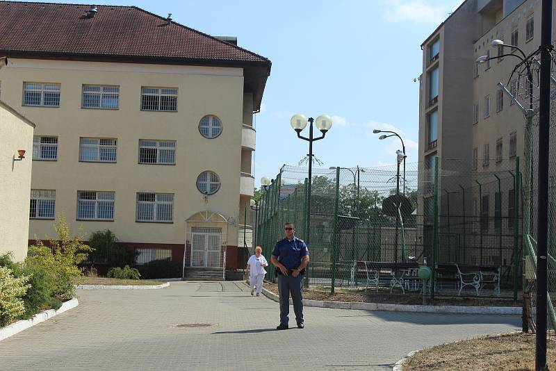 V detenčním ústavu brněnské Vazební věznice žijí nejtěžší zločinci, které k činům přimělo psychické onemocnění. Po rekonstrukci pavilonu pro ně věznice má o patnáct míst více.