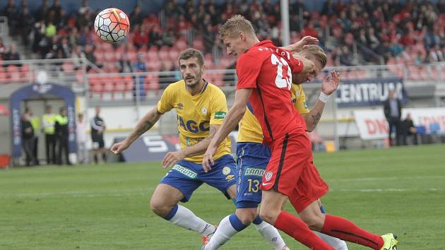 Zbrojovku v Brně pokořili fotbalisté Teplic čtyřmi góly.