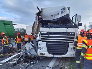 Nehoda dvou kamionů ve středu dočasně uzavřela dálnici D2 ve směru na Brno.