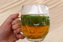 Netradiční zelené pivo ochutnají Brňané ve čtvrtek. Létající pivovar Netopýrka nabídne jejich pivo s japonským matcha čajem.