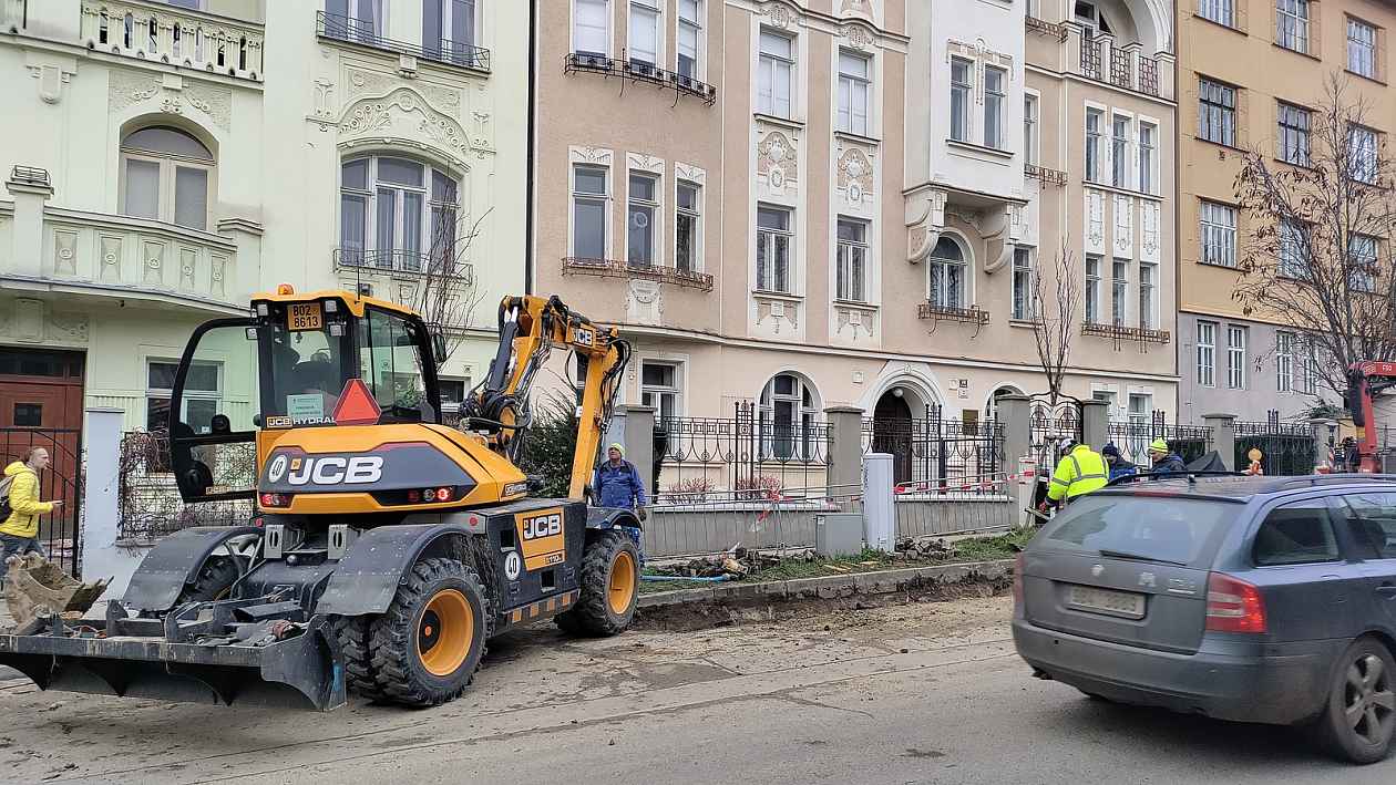 Další havárie vodovodu v Brně: tentokrát v Helfertově, tři domy jsou bez vody