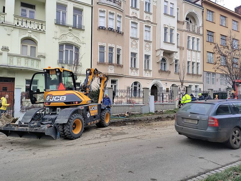 Havárie vodovodu v Helfertově ulici v Brně.