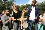 Taziyah, tedy vášnivá duše. Tak se od neděle jmenuje žirafí mládě z brněnské zoologické zahrady. Pokřtila ho basketbalistka Ivana Večeřová, která dlouho hrála v Brně.