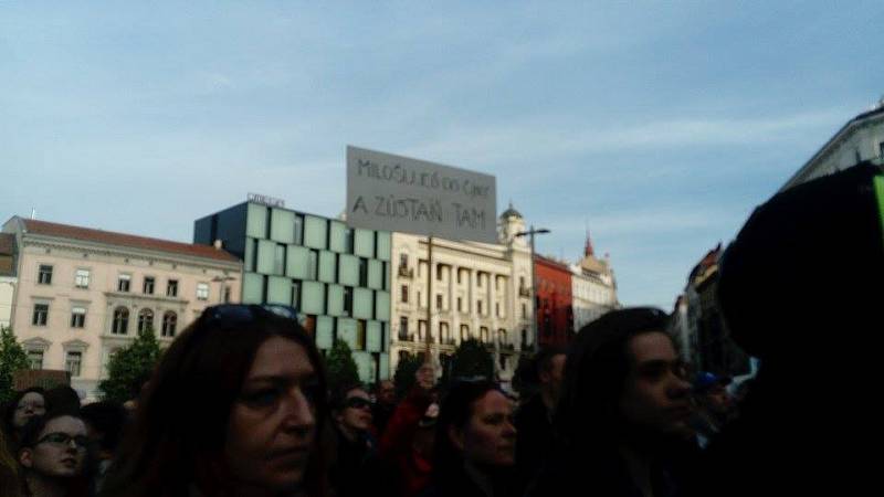 Demonstrace na náměstí Svobody v Brně. Lidé přišli vyjádřit nesouhlas s chováním a jednáním prezidenta Miloše Zemana i ministra financí Andreje Babiše.