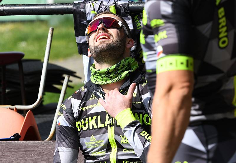 Trénink dráhových cyklistů Dukla Brno na velodromu.