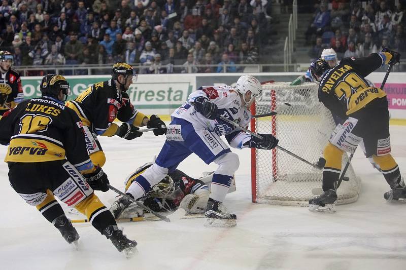  Hokejisté brněnské Komety po třech porážkách zvítězili. Ve 33. kole extraligy doma porazili Litvínov 2:1 a posunuli se před něj o bod na třetí místo tabulky.