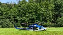 Velké štěstí měl ve středu mladý muž nedaleko Hostěnic na Brněnsku. V těžce přístupném terénu na něj spadl strom, do nemocnice jej přepravil vrtulník.
