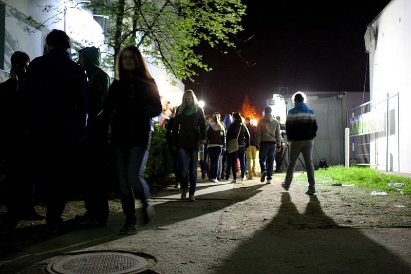 Brněnské studentské koleje Pod Palackého vrchem se ve středu večer rozsvítily stovkami barev.