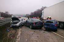 Hromadná nehoda na dálnici D1 u Podolí na Brněnsku.