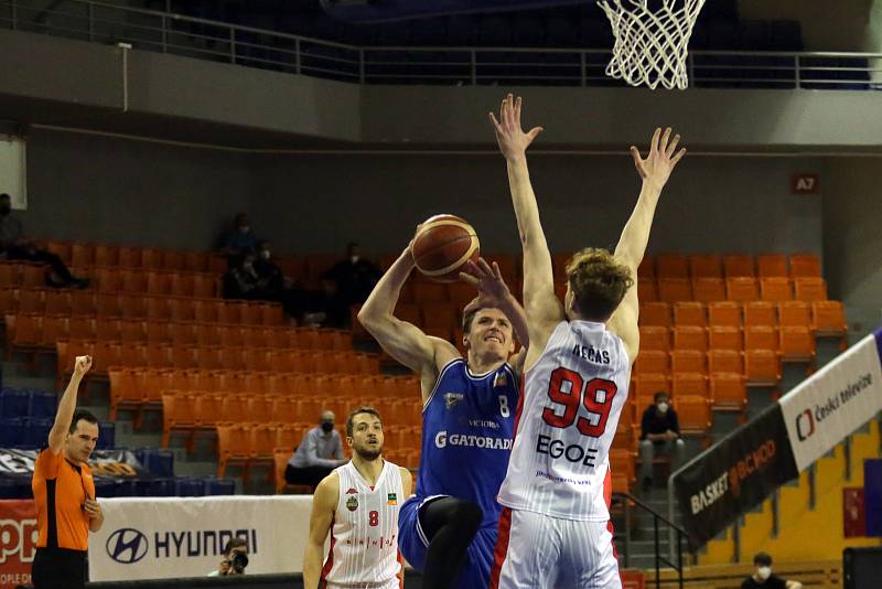 Basketbalový zápas muži USK Praha vs. Basket Brno