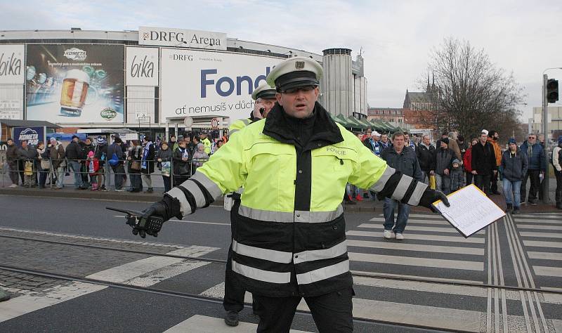 Odjezd fanoušků a hokejistů Komety Brno Kometa expresem od DRFG Areny do Prahy k zápasu se Spartou.