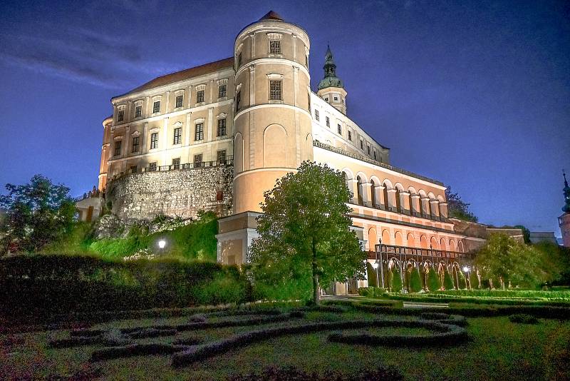 Pohled na Mikulov ve večerních hodinách je plný romantiky a dechberoucích výhledů.