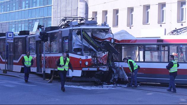 Prvního dubna 2019 se v Křenové ulici v Brně srazil trolejbus s tramvají. Při střetu se zranilo čtyřicet lidí.