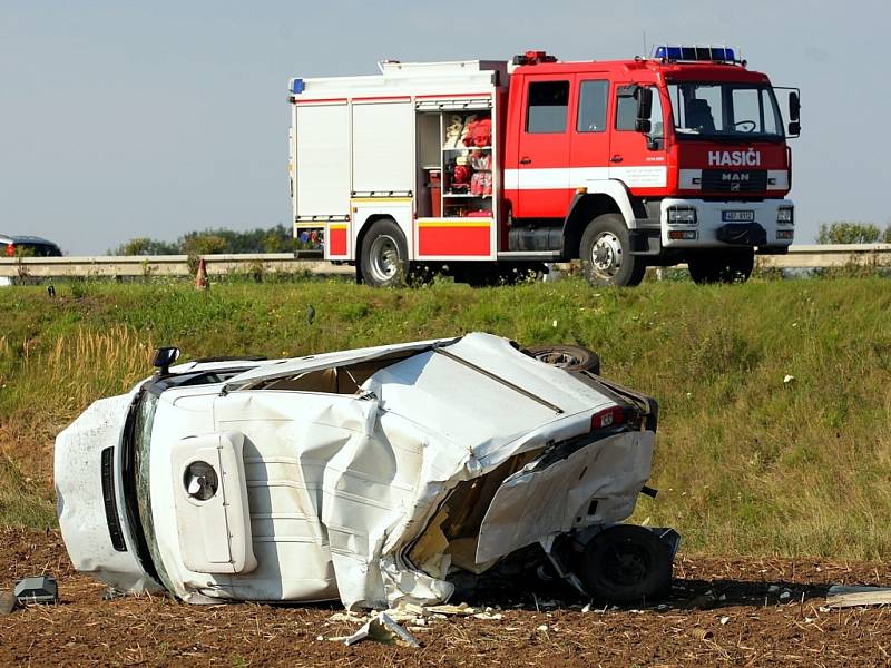 Srážka linkového autobusu s dodávkou na silnici R52 u Medlova na Brněnsku.