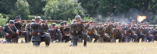 Manévry vojsk při příležitosti stoletého výročí začátku prvvní světové války v Brně.