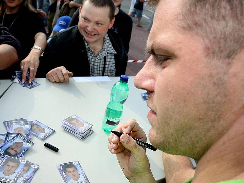 V neděli hokejisté brněnské Komety křtili dres pro novou sezonu.