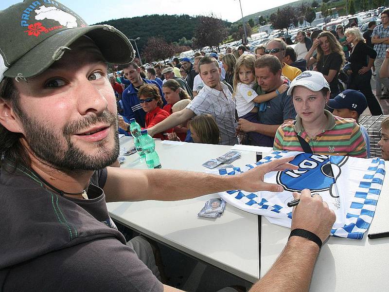 V neděli hokejisté brněnské Komety křtili dres pro novou sezonu.