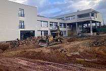 Dvě moderní budovy za miliardu korun vznikají nově v brněnském Masarykově onkologickém centru.